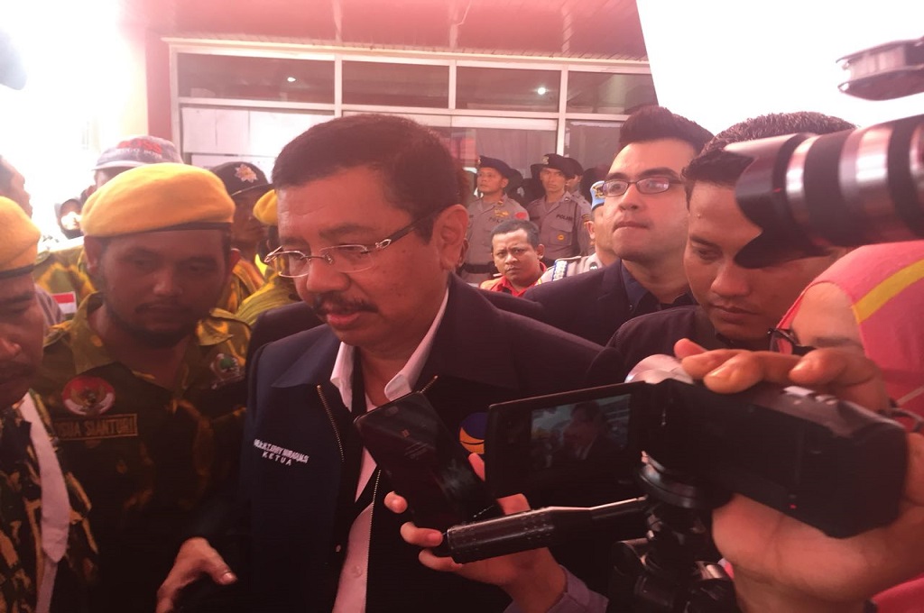 Batal <i>Nyalon</i>, Tengku Erry Antarkan Pasangan Calon ke KPU Sumut