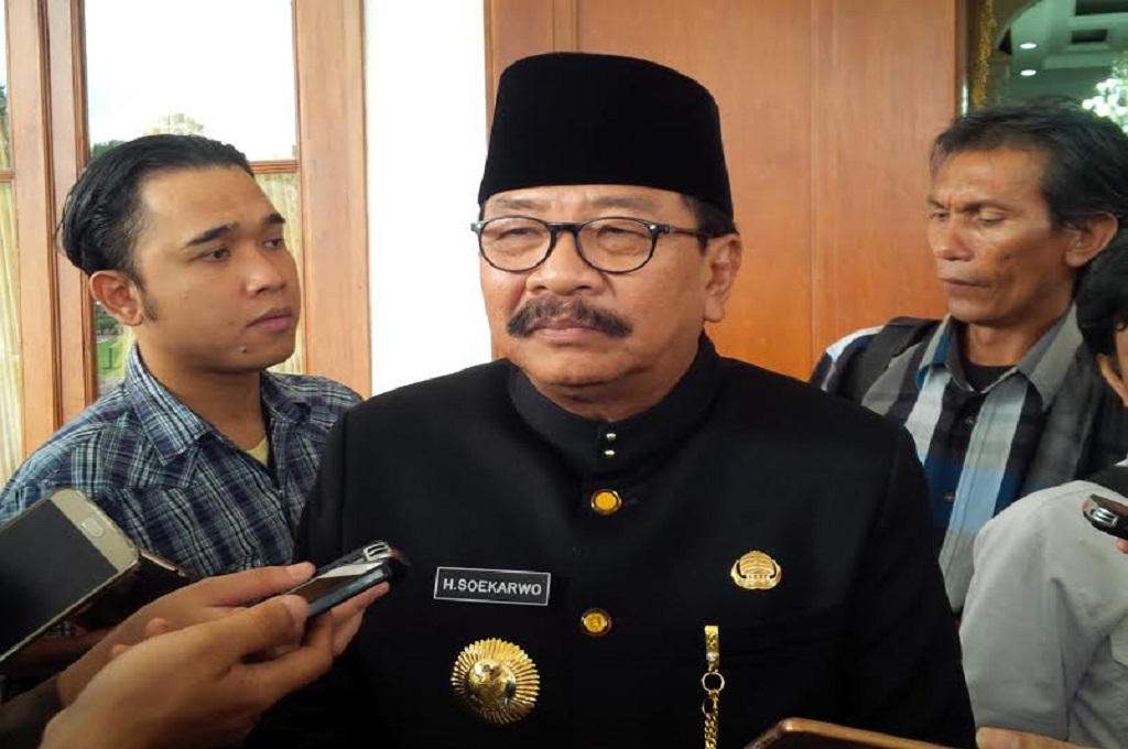 Soekarwo Bakal Antar Khofifah-Emil Daftar ke KPU Jatim