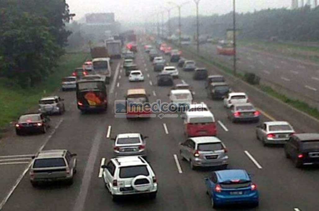 Teknik Berpindah Jalur yang Aman di Jalan Tol