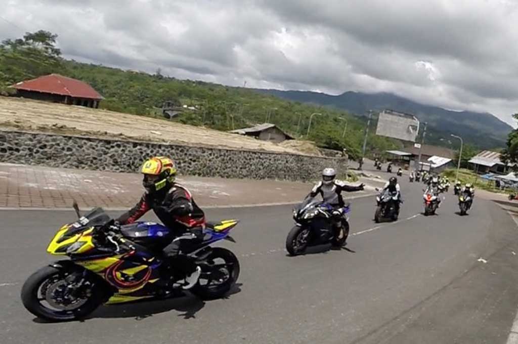 Konvoi saat Touring, Jangan Lupa Bikin Formasi Aman