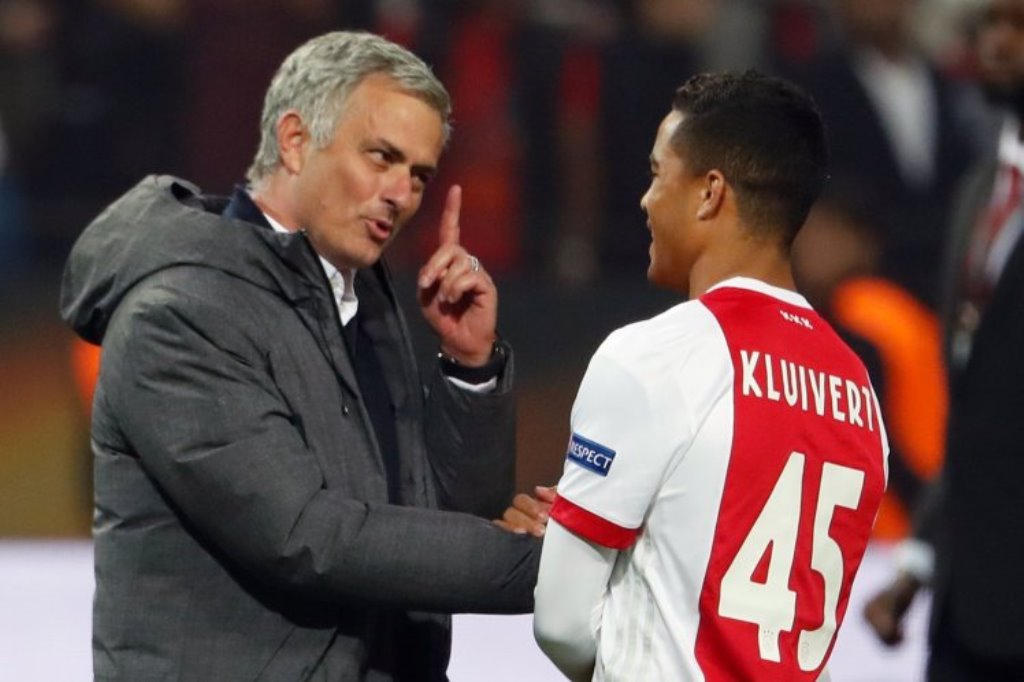 Kluivert Bantah Digoda Mourinho untuk Gabung MU