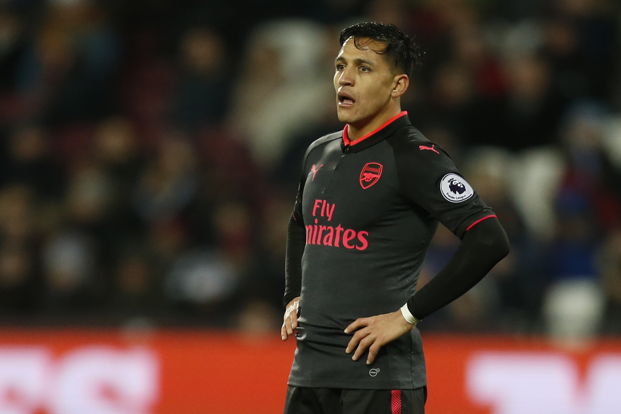 Neville: Sanchez Bisa Ikuti Jejak Cantona dan Persie