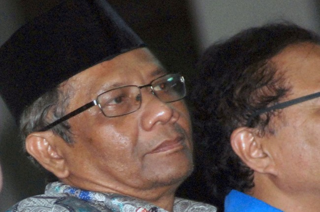 KPK Diminta tak Berhenti di Fredrich dan Bimanesh