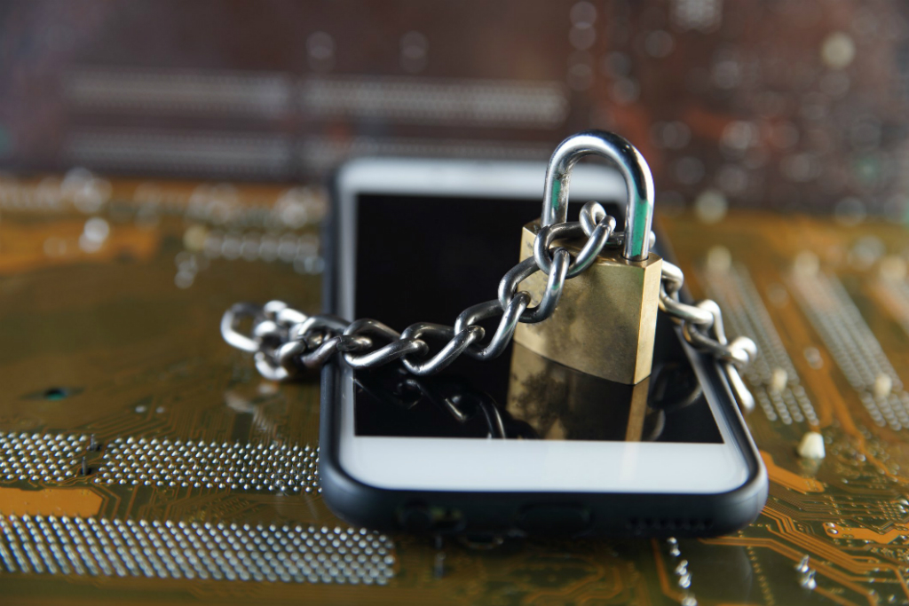FBI Sebut Apple Menyebalkan Terkait Pembukaan Kunci Ponsel