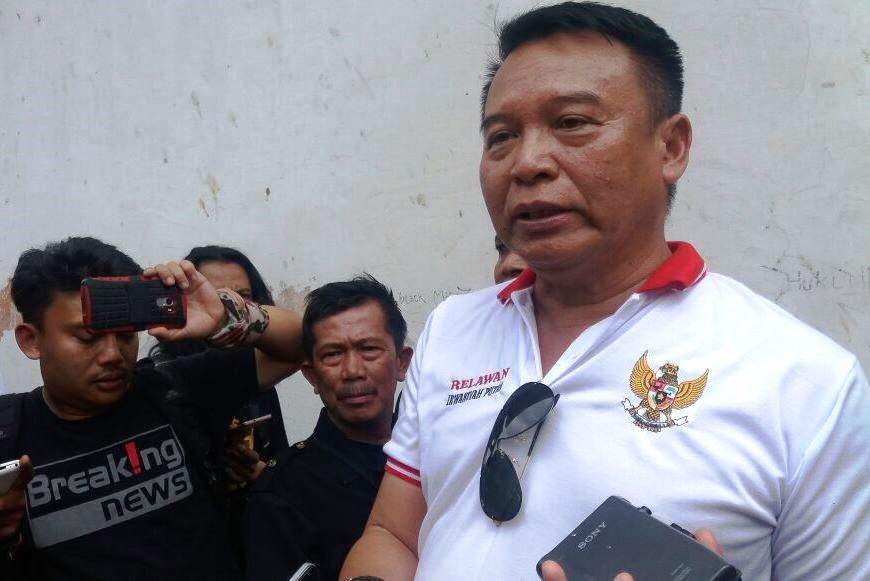 TB Hasanudin Komentari Foto Posisi Salat yang Viral
