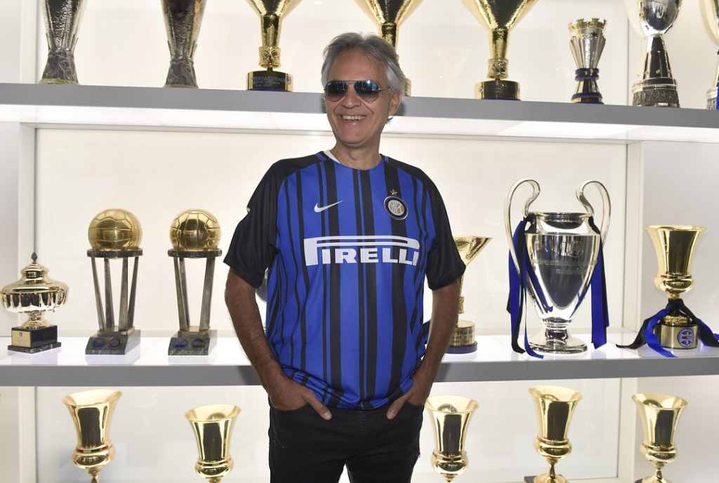 Penyanyi Tenor Legendaris Italia Ternyata Anti-Juventus