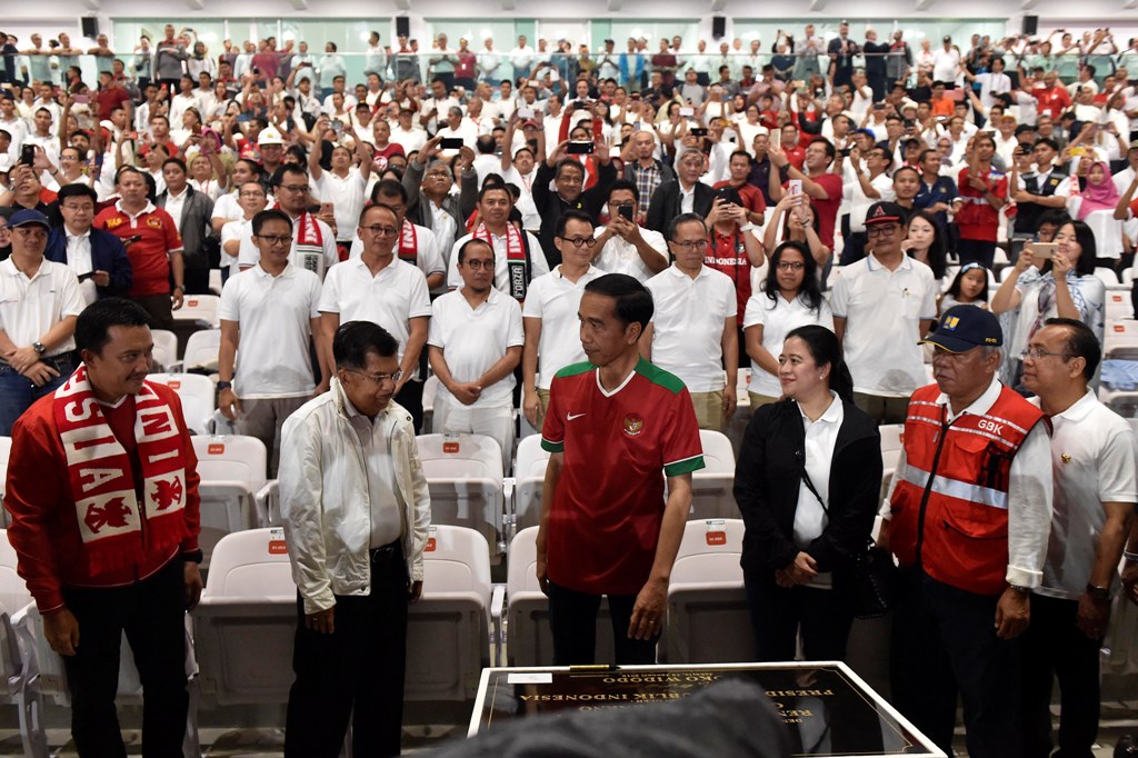 Mengenakan Jersey Timnas Indonesia, Jokowi Resmikan SUGBK