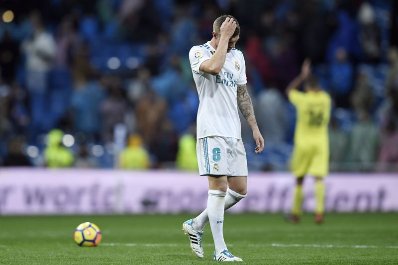 Toni Kroos Lempar Handuk