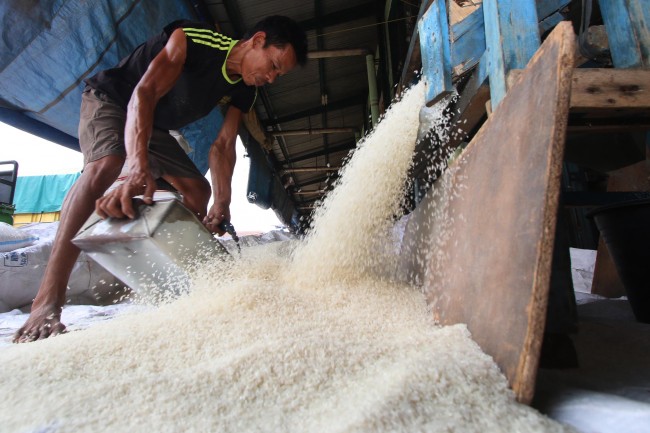 Beras Impor bakal Transit di Jatim