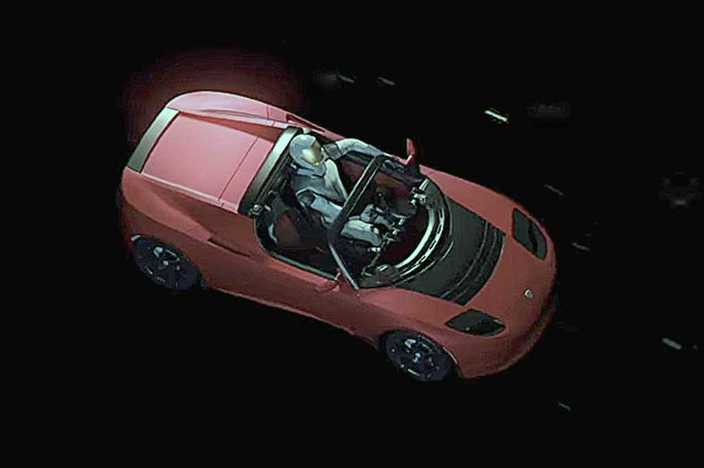 Mengendarai Tesla Roadster di Ruang Angkasa