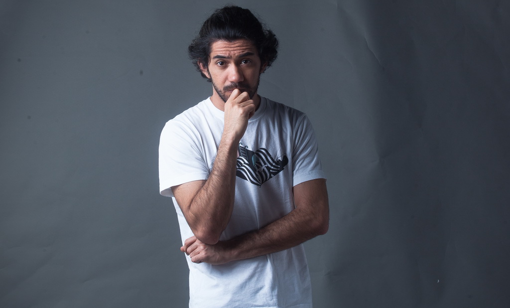Reza Rahadian Belum Tahu Kepastian Syuting Film Abracadabra