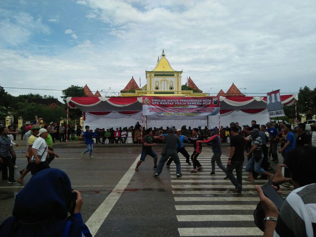 Simulasi Pengamanan Pilgub Jatim di Sumenep Berlangsung Tegang
