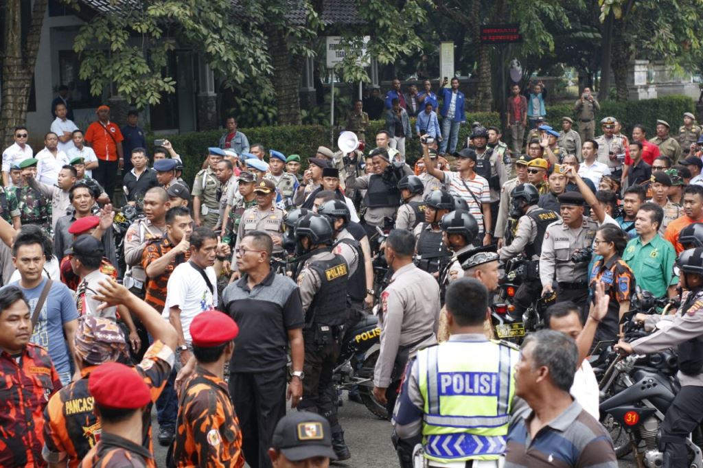 Ricuh saat Undian Nomor Urut Pilbup Bogor Berbuntut Panjang