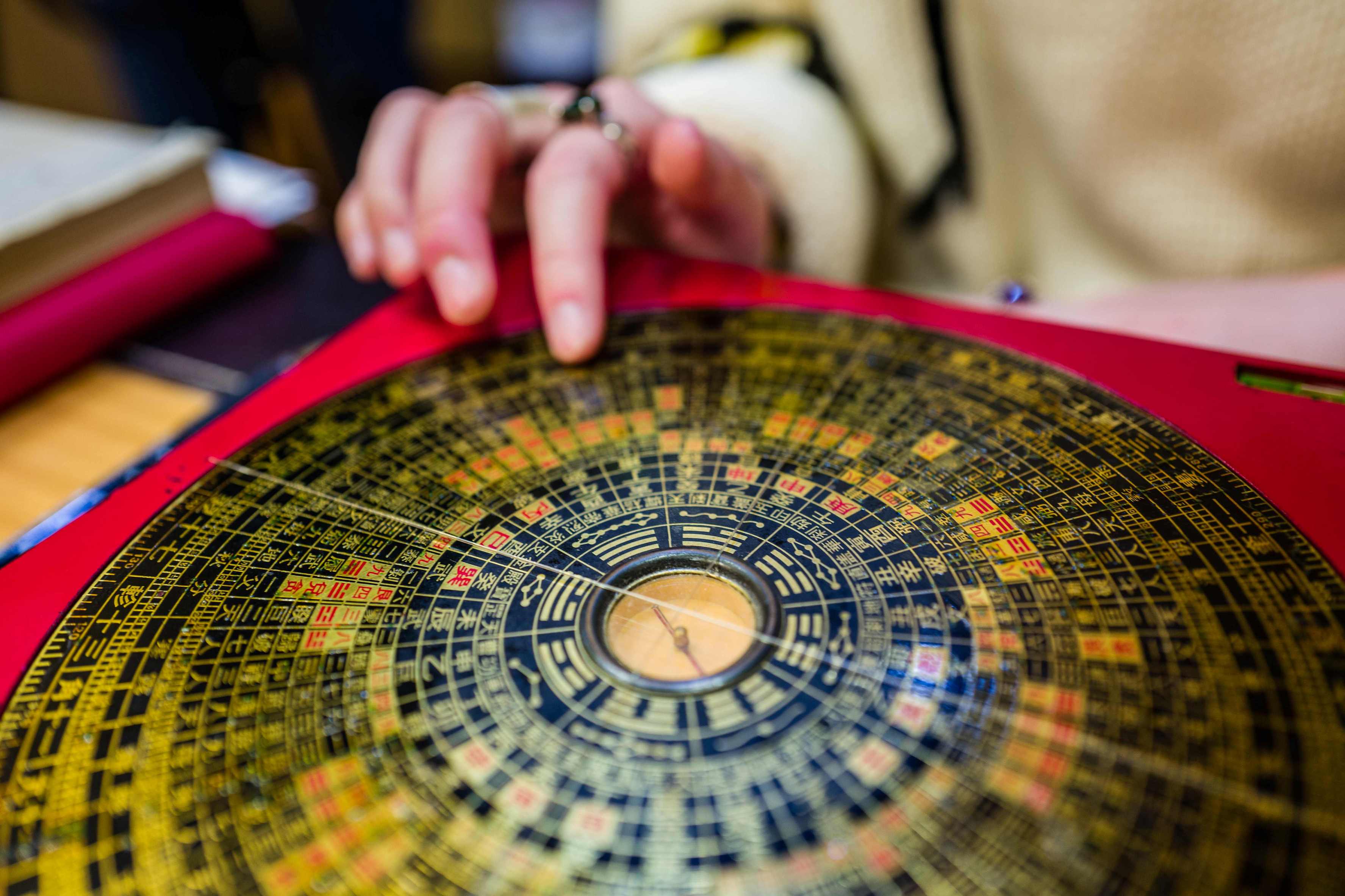Feng Shui Masters Predict Claws Out in Year of Dog