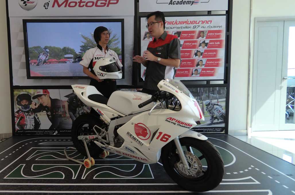 AP Honda Wajibkan Helm Berlisensi Balap Dunia