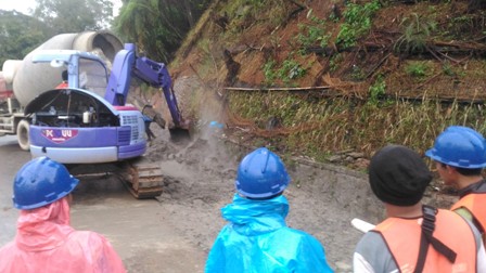 Perbaikan Jalur Puncak Bogor Terus Dikebut