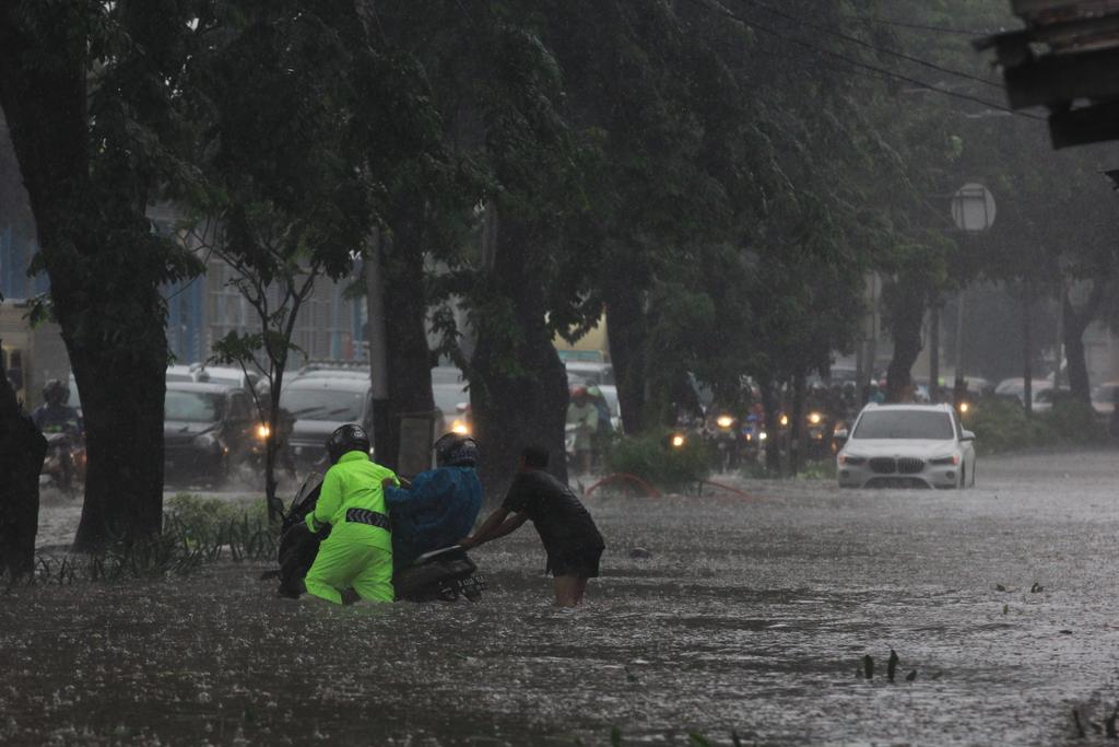Hujan Deras, Sejumlah Wilayah di Jakarta Tergenang