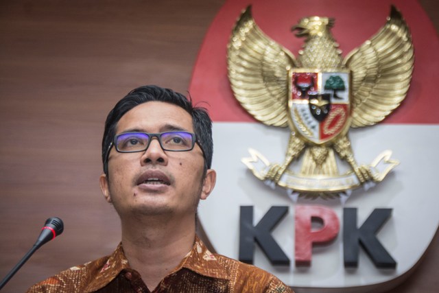 Bupati Lampung Tengah Tiba di Gedung KPK