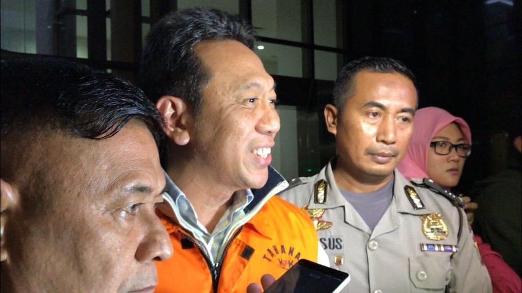 KPK Tahan Bupati Kebumen