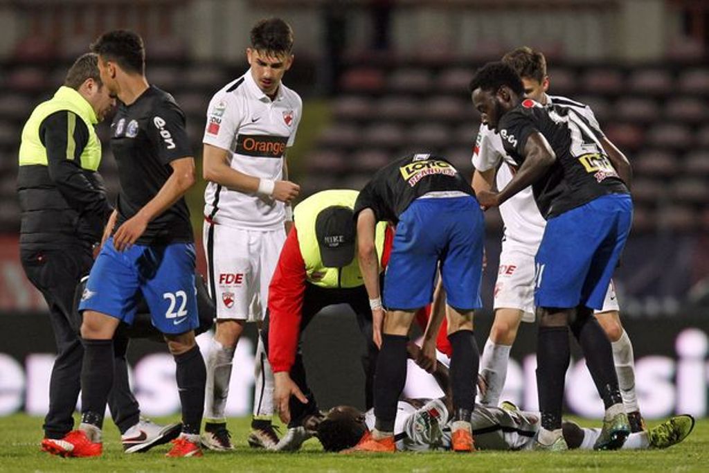 10 Pesepak Bola Yang Meninggal Secara Mendadak 10 Pesepak Bola Yang Meninggal Secara Mendadak
