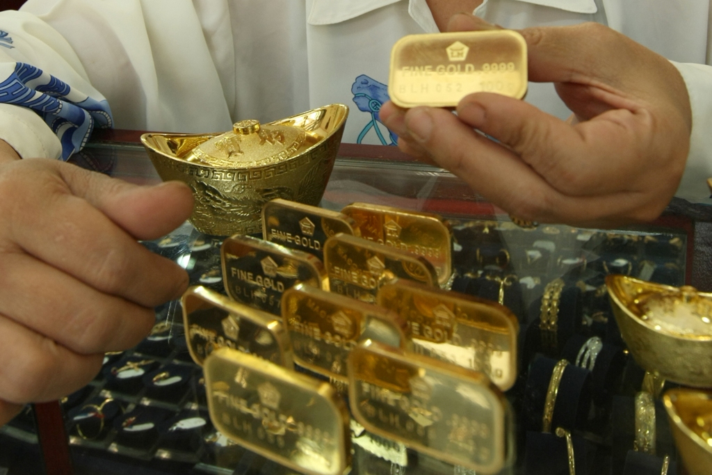 Harga Emas Ditutup Lebih Rendah