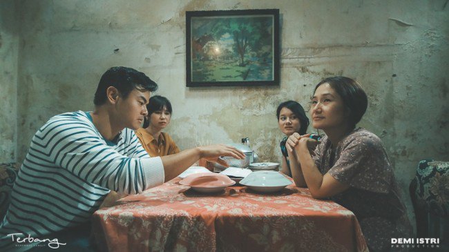 Makna Pentingnya Bekerja Keras di Film Terbang Menembus Langit