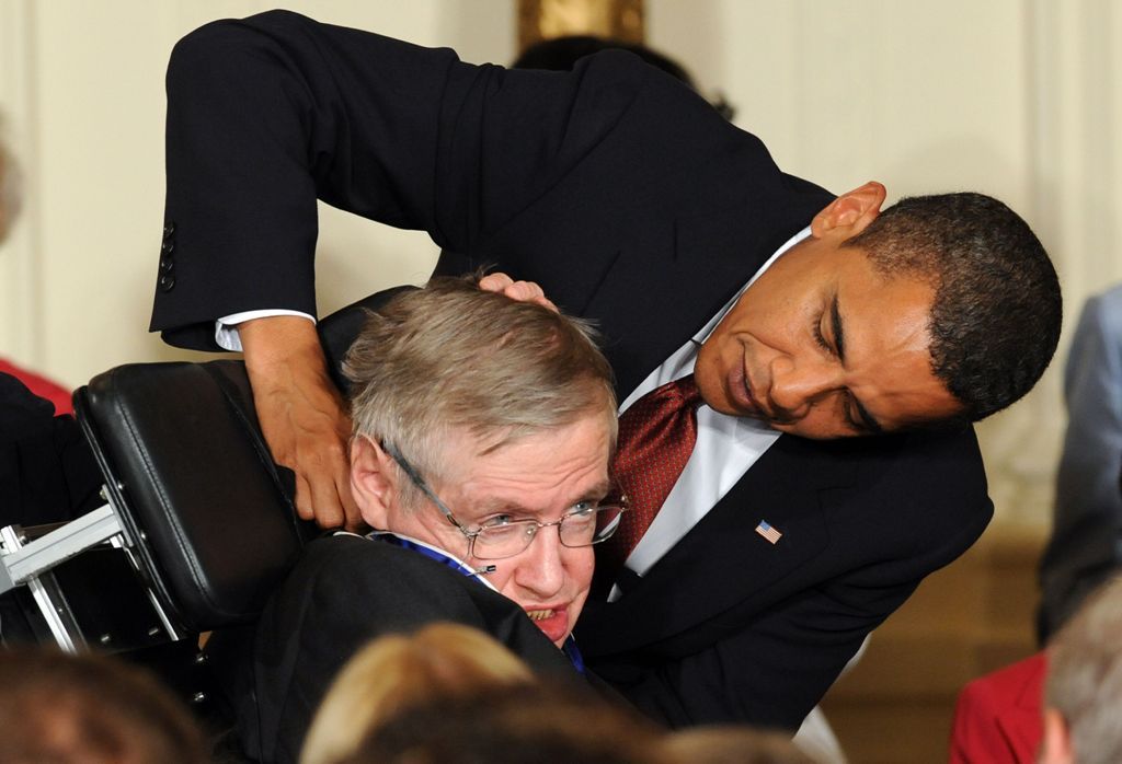 Lantangnya Suara Stephen Hawking Mengecam Donald Trump