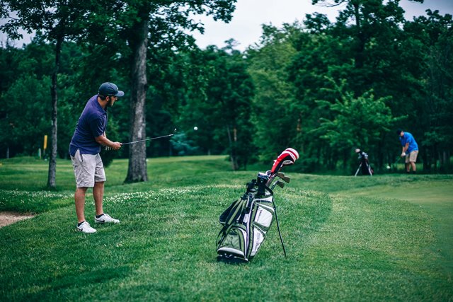 Penderita Osteoporosis, Hindari Olahraga Golf