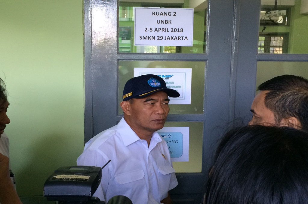 Mendikbud Targetkan Semua SMA/SMK Gelar UNBK Tahun Depan