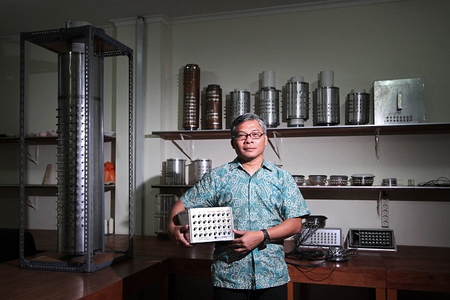 Penantian Warsito dan Retorika Menkes