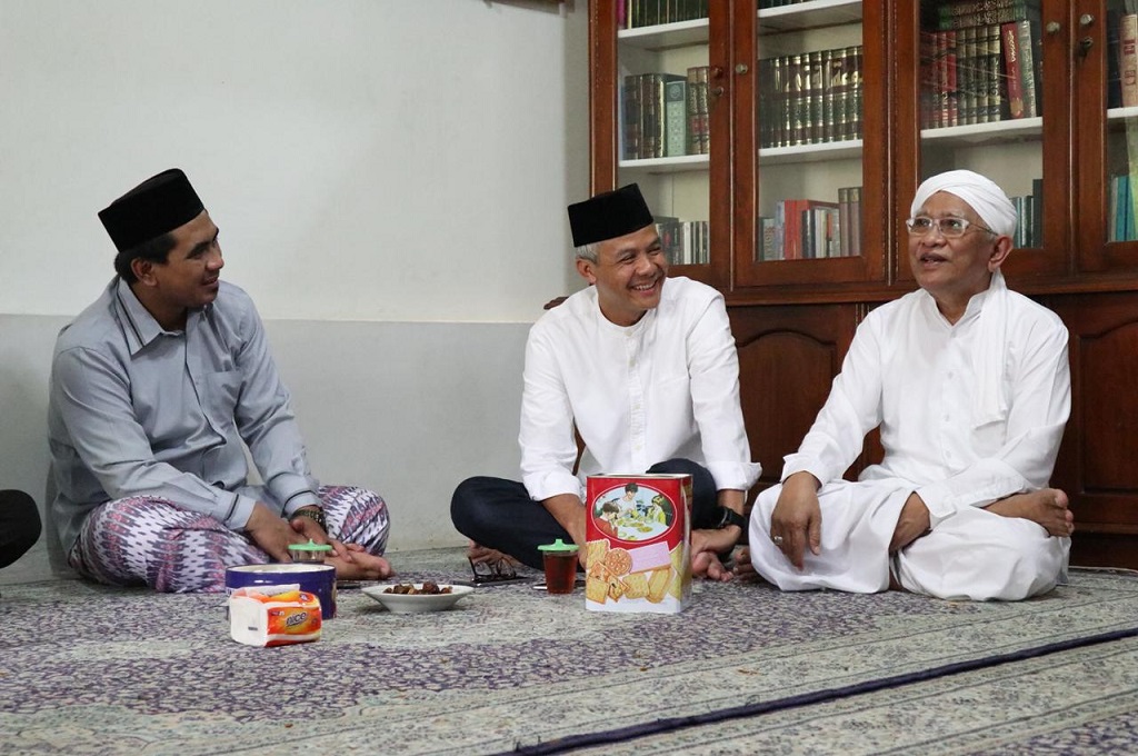 Ganjar: Setop Saling Lapor Puisi Gus Mus