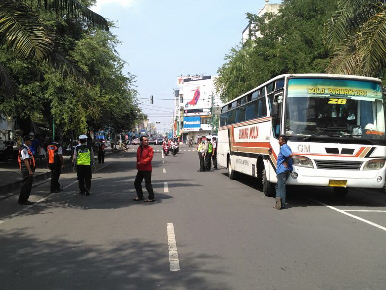 Bus Pencari jalan Pintas Ditilang
