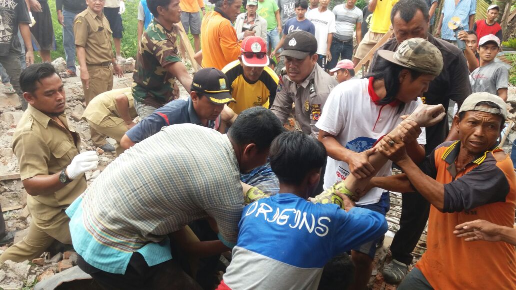 Polisi Selidiki Penyebab Ambruknya Sanggar di Cirebon