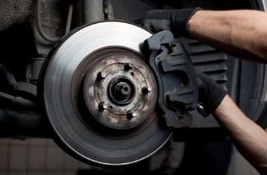 Kenali Gejala Kampas Rem Mobil Matic sudah Tipis