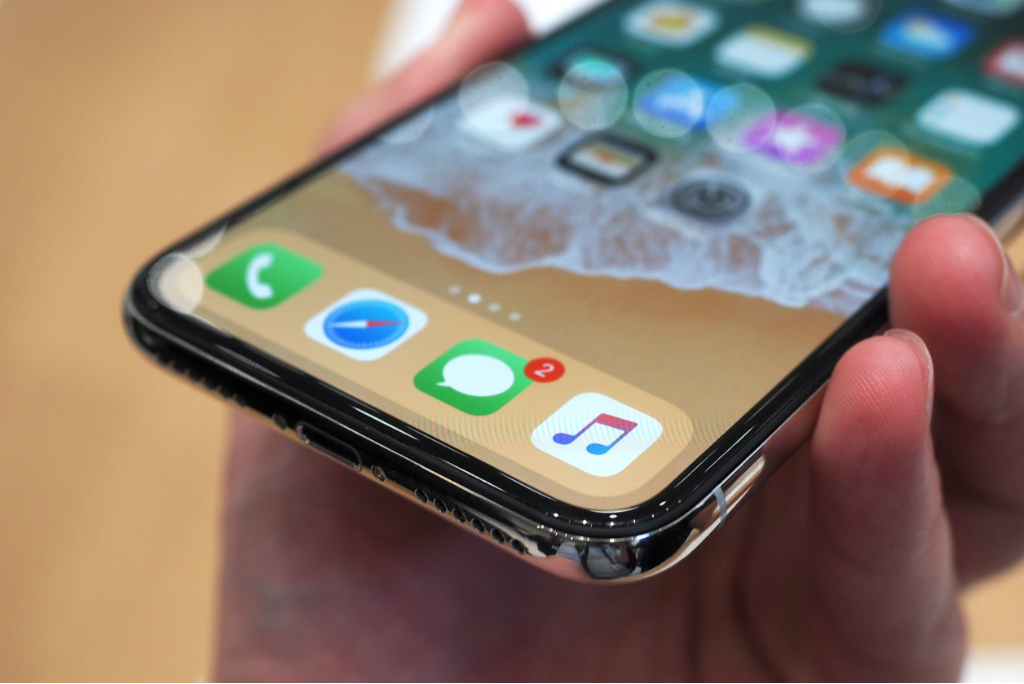 Samsung Mulai Produksi Layar iPhone Bulan Depan
