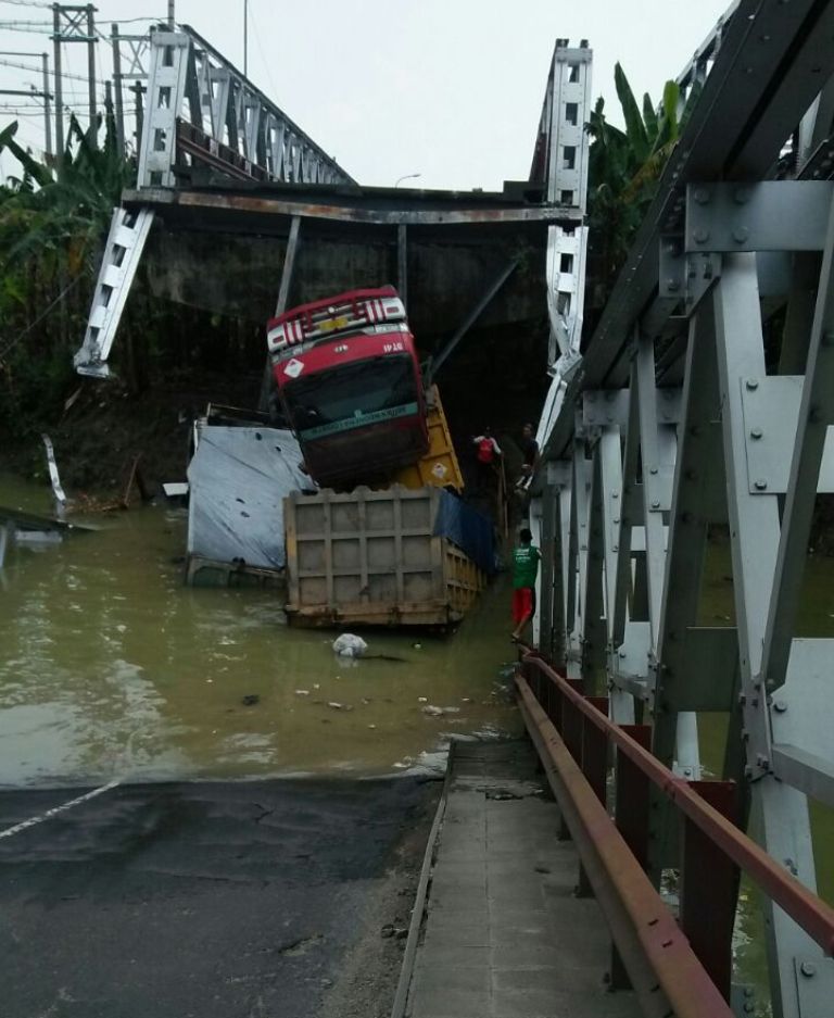 Korban Tewas di Jembatan Widang Tuban masih Dievakuasi