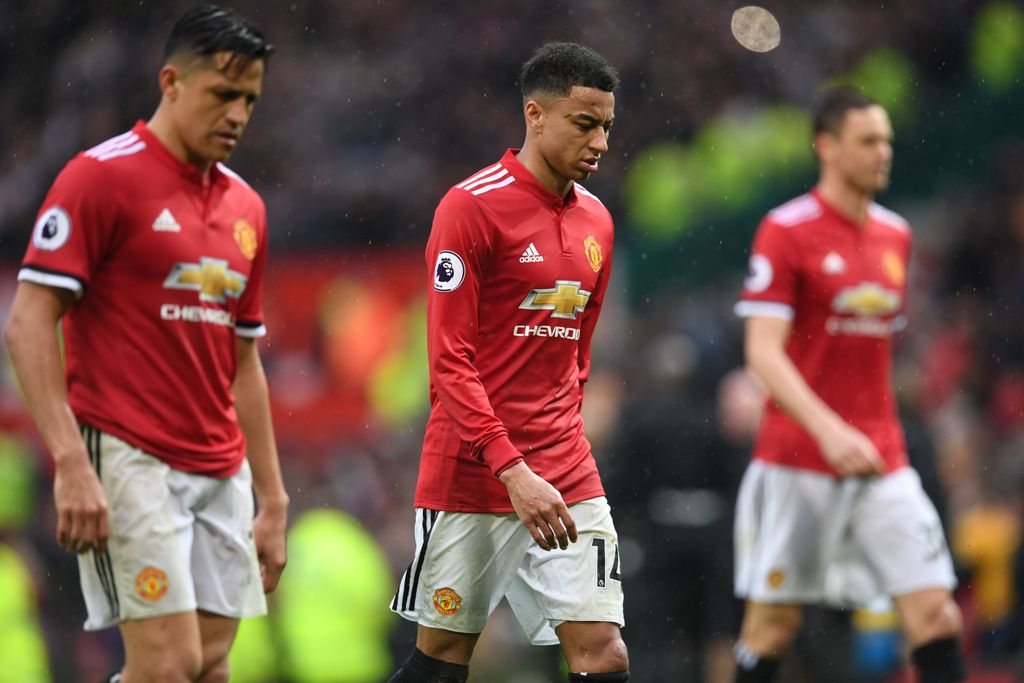Neville Mengomentari Performa MU