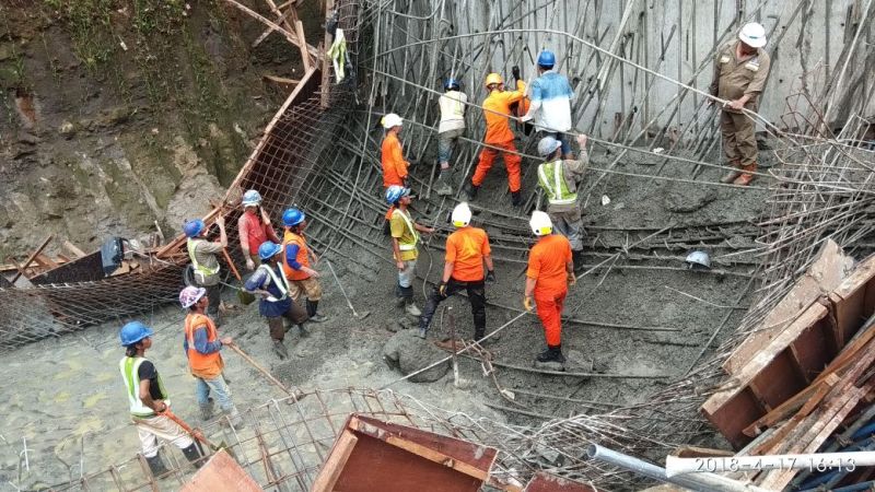 Longsoran Tol Manado-Bitung Akibatkan Belasan Pekerja Terluka