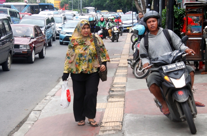 Sandiaga Akan Tertibkan Pengendara Motor di Trotoar Tanah Abang
