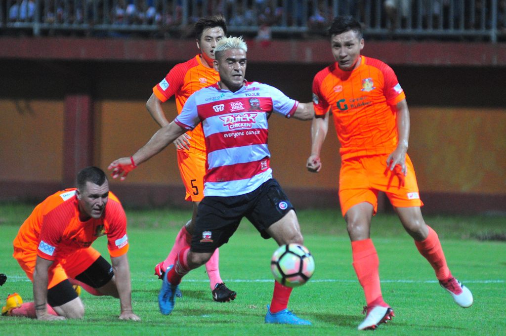 Madura Pertanyakan Profesionalitas Cristian Gonzales