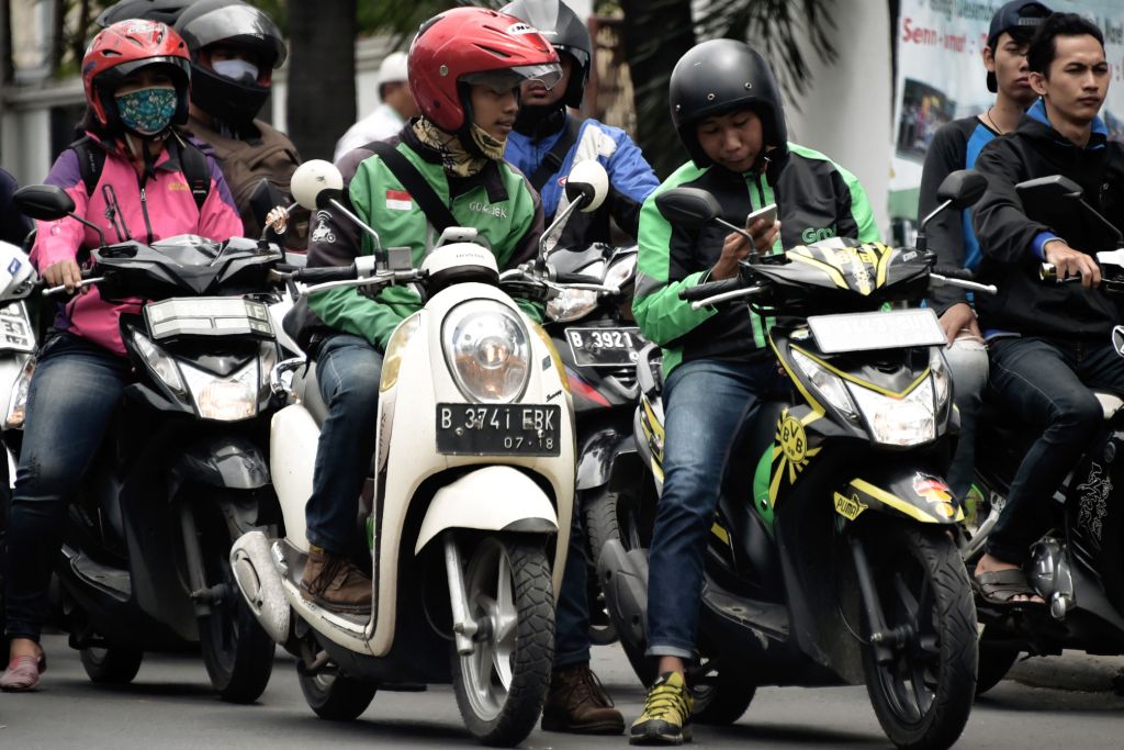 Ojek Daring Tuntut Payung Hukum
