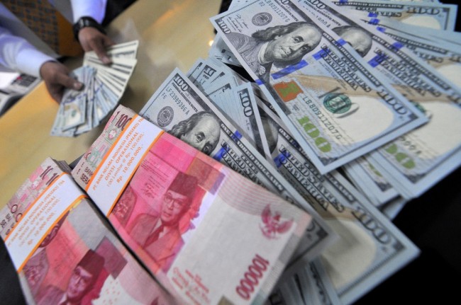 Menko Darmin tak Khawatir Rupiah Bergerak Liar ke Rp13.900/USD