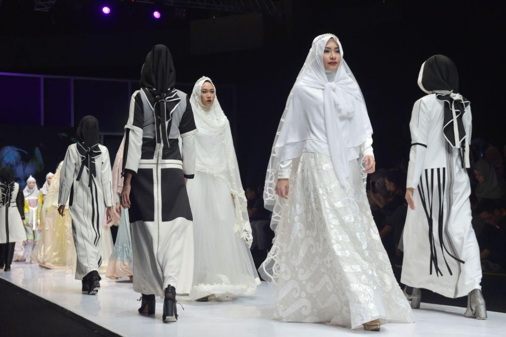 Jokowi Dorong Busana Muslim Indonesia Menguasai Pasar Dunia