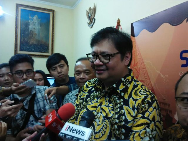 Airlangga Mengakui Ada Arahan untuk Mendampingi Jokowi