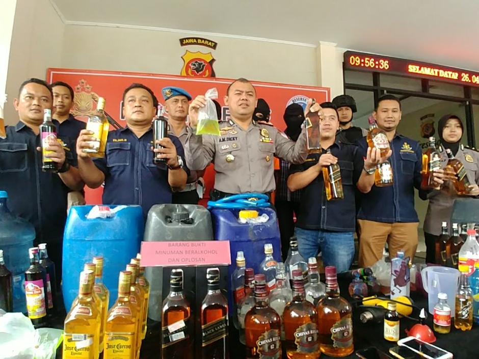Racikan Berbahaya Miras Oplosan di Bogor