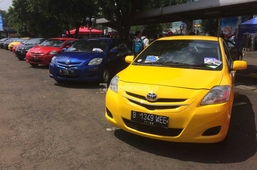 Serunya Kopdar Komunitas Mobil Eks-Taksi Blue Bird