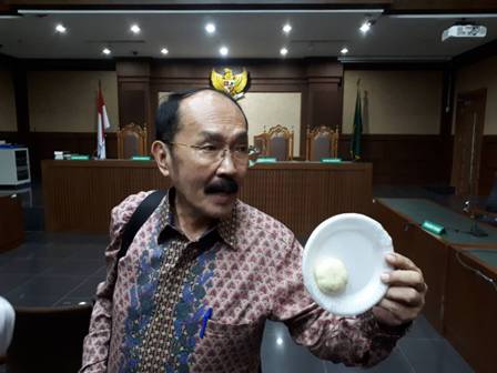 Fredrich Tuding Karyawan RS Medika Ahli Nujum