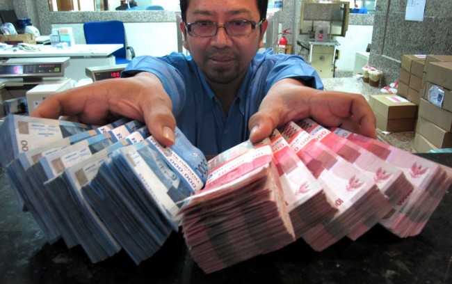 Rupiah Melemah Lima Poin