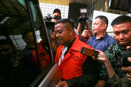 KPK Sita Uang Rp3,7 Miliar dari Rumah Orang Tua Mustofa