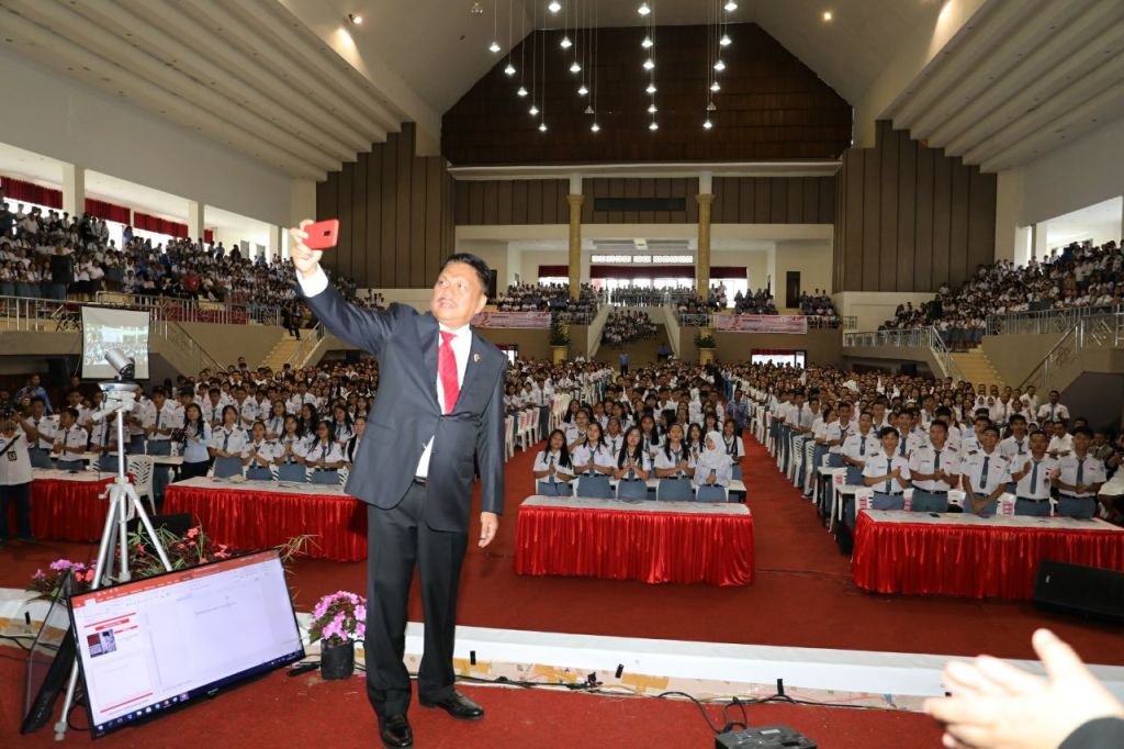 Gubernur Sulut Tanamkan Empat Pilar ke Ribuan Siswa